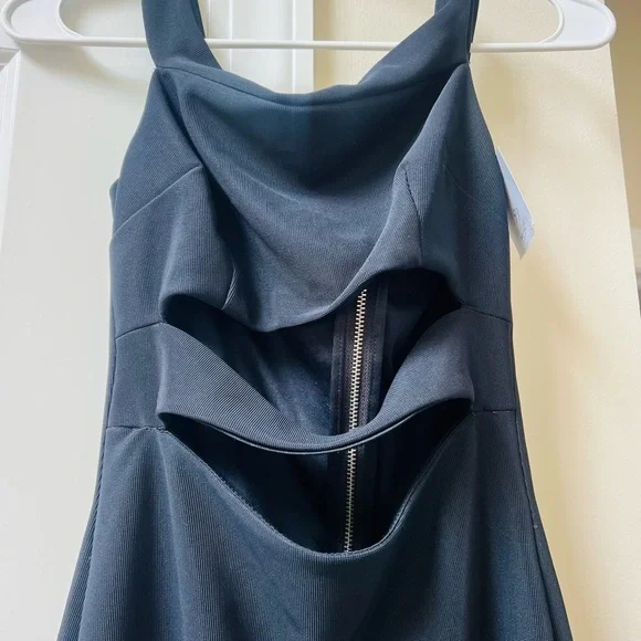 Nwt stunning Topshop size 6 Elegant Black Sleeveless Dress with cutouts - Picture 2 of 7
